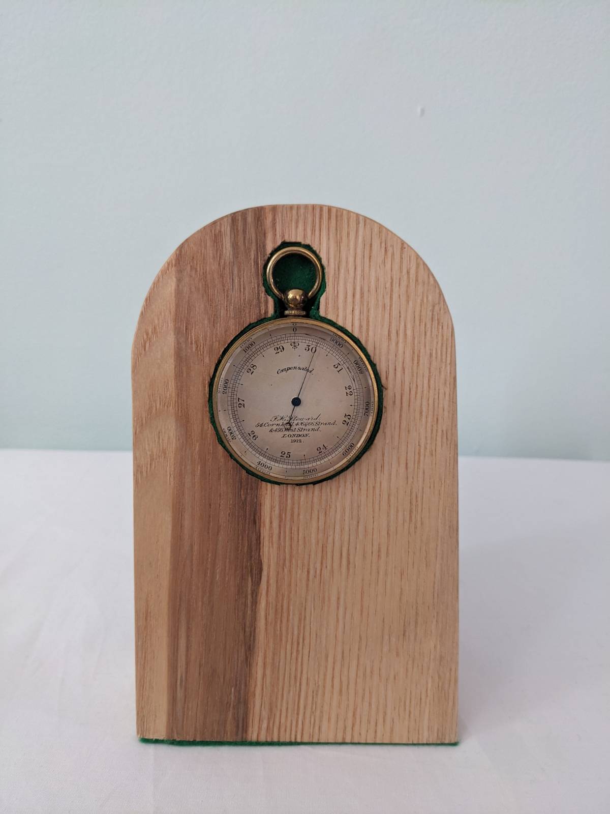 Altimeter Stand